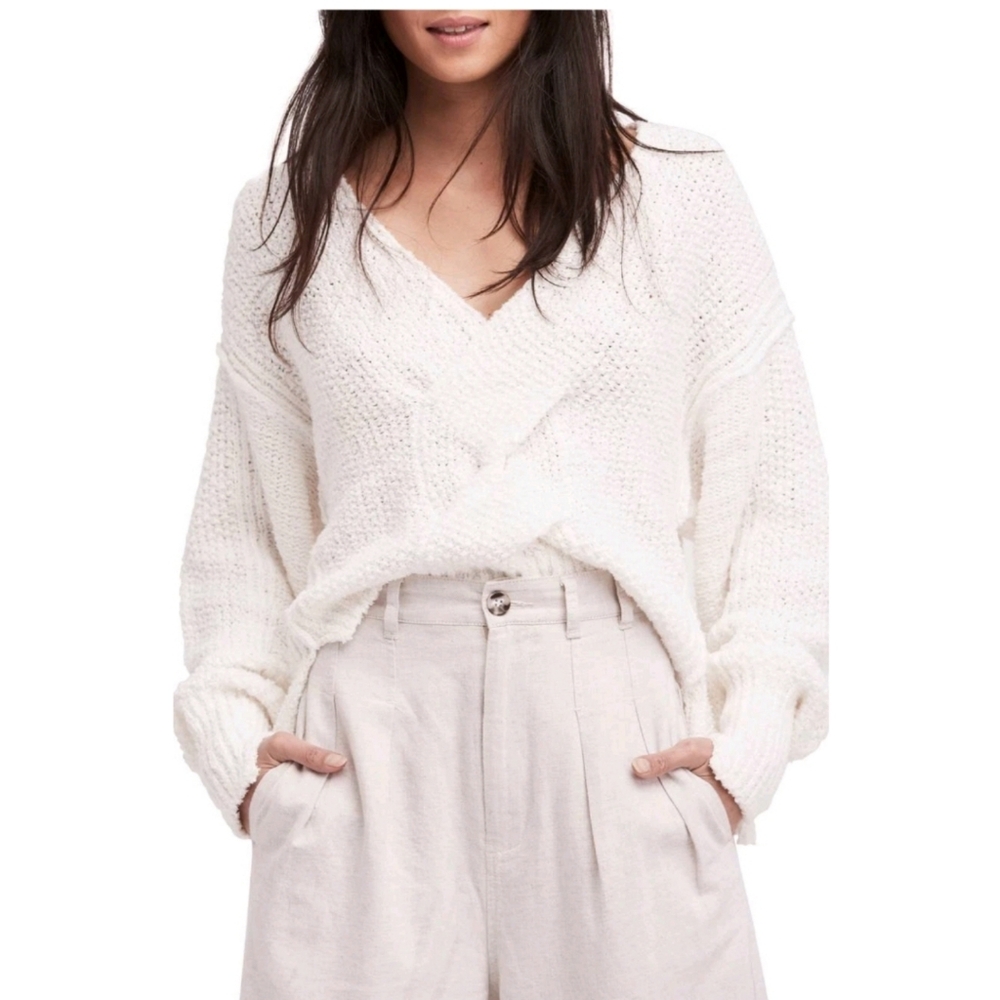Free People Coco V-Neck Twist Front Sweater Size Medium White Cabincore
